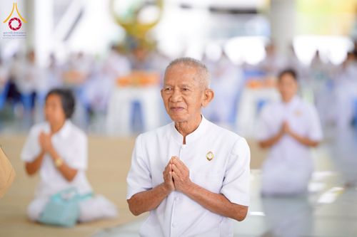 ภาพ No.268283:วันที่ 8 พฤศจิกายน พ.ศ. 2568 พิธีถวายภัตตาหารเมนูสวรรค์ เพื่อการบรรลุธรรม ณ หอฉันคุณยายอาจารย์ฯ วัดพระธรรมกาย