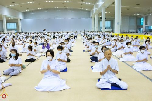 ภาพ No.84304:พิธีเจริญพระพุทธมนต์ ปฏิบัติธรรม เจริญสมาธิภาวนา เพื่อถวายพระพรชัยมงคล และถวายพระราชกุศลแด่พระบาทสมเด็จพระปรเมนทรรามาธิบดีศรีสินทรมหาวชิราลงกรณ พระวชิรเกล้าเจ้าอยู่หัว เนื่องในวันเฉลิมพระชนมพรรษา วันที่ 28 กรกฎาคม พ.ศ. 2566