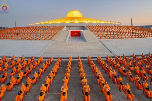 ภาพ No.105222:พิธีตักบาตรฉลองพระบวชใหม่ รุ่นบูชาธรรมมหาปูชนียาจารย์ และต้อนรับศักราชใหม่ วันจันทร์ที่ 1 มกราคม พ.ศ. 2567 ณ ลานธรรมพระมหาธรรมกายเจดีย์ วัดพระธรรมกาย