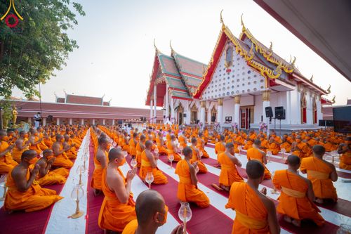 ภาพ No.112148:พิธีจุดประทีปถวายเป็นพุทธบูชา และบูชาธรรมมหาปูชนียาจารย์ พระมงคลเทพมุนี(สด จนฺทสโร) ในโครงการธรรมยาตรา กตัญญูบูชา มหาปูชนียาจารย์ พระมงคลเทพมุนี(สด จนฺทสโร) พระผู้ปราบมาร อนุสรณ์สถาน 7 แห่ง ปีที่ 12 วันที่ 14 มกราคม พ.ศ. 2567 ณ วัดสองพี่น้อง อ.สองพี่น้อง