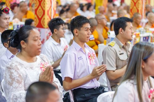 ภาพ No.197332:พิธีเจริญพระพุทธมนต์ ปฏิบัติธรรม มอบทุนการศึกษา ถวายสังฆทาน 108 วัด เพื่อถวายเป็นพุทธบูชา และขับเคลื่อนโครงการหมู่บ้านรักษาศีล 5 โดยคณะสงฆ์จังหวัดนนทบุรี คณะศิษยานุศิษย์วัดพระธรรมกาย โครงการธรรมยาตรา ปีที่ 13 ณ วัดตะเคียน อ.บางกรวย จ.นนทบุรี