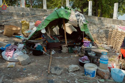 ภาพ No.220282:วันที่ 17 เมษายน พ.ศ. 2568 ผู้แทนวัดพระธรรมกาย ลงพื้นที่เยียวยา ซับน้ำตาเหยื่อแผ่นดินไหวมัณฑะเลย์