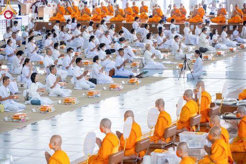 ภาพ No.100126:พิธีบุพเปตพลี  ครั้งที่ 143 วันที่ 27 พฤศจิกายน พ.ศ. 2566 วันพระ ขึ้น 15 ค่ำ เดือน 12 ณ หอฉันคุณยายอาจารย์ฯ วัดพระธรรมกาย