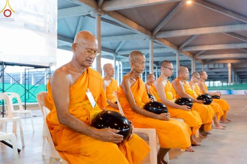 ภาพ No.214569:วันศุกร์ที่ 4 เมษายน พ.ศ.2568 นาคธรรมทายาทตักบาตรพระพี่เลี้ยง ในโครงการบรรพชาสามเณร ฟื้นฟูพระพุทธศาสนาทั่วไทย ณ วิหารคด 22 วัดพระธรรมกาย