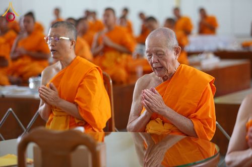 ภาพ No.210591:วันเสาร์ที่ 8 มีนาคม พ.ศ. 2568 พิธีสวดพระพุทธมนต์ และถวายภัตตาหารเมนูสวรรค์แด่พระภิกษุ สามเณร ณ หอฉันคุณยายอาจารย์ฯ วัดพระธรรมกาย