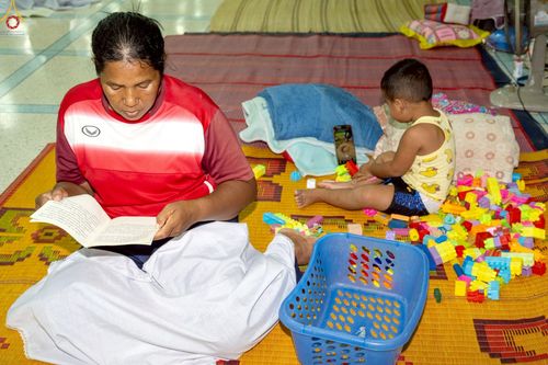 ภาพ No.235375:วันที่ 30-31 กรกฎาคม พ.ศ. 2568 วัดพระธรรมกาย มูลนิธิธรรมกาย ร่วมกับศูนย์ส่งเสริมศีลธรรมจังหวัดสุรินทร์ เปิดศูนย์พักพิงชั่วคราวเพื่อช่วยเหลือประชาชน ผู้อพยพจากเหตุปะทะกันตามแนวชายแดน ไทย-กัมพูชา ตั้งแต่วันที่ 24 กรกฎาคม พ.ศ.2568 เป็นต้นไป