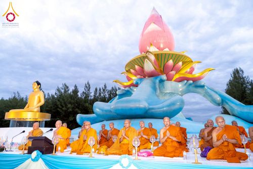 ภาพ No.266080:วันพุธที่ 5 พฤศจิกายน พ.ศ. 2568 (วันพระ ขึ้น 15 ค่ำ เดือน 12) พิธีจุดประทีปโคมลาน, โคมลอย และลอยกระทง ถวายประทีปเป็นพุทธบูชา สร้างความสว่างไสวให้กับแผ่นดินด้วยแสงธรรม ณ พุทธอุทยานนานาชาติ จังหวัดหนองคาย