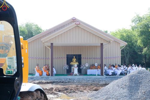 ภาพ No.142900:พิธีเจริญพระพุทธมนต์ โปรยรัตนชาติ เพื่อความเป็นสิริมงคล  ณ พื้นที่ก่อสร้างอาคารปฏิบัติธรรม “แก้วธรรมชัยรัตนอนันต์”  วัดพระธรรมกายเทนเนสซี ประเทศสหรัฐอเมริกา วันอังคารที่ 2 กรกฎาคม พ.ศ. 2567