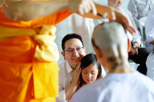 ภาพ No.83768:พิธีตัดปอยผมและปลงผม ในโครงการบรรพชาสามเณร ธรรมทายาทรุ่นโรงเรียนนานาชาติ ณ วัดพระธรรมกาย วันเสาร์ที่ 15 กรกฎาคม พ.ศ.2566