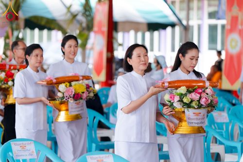 ภาพ No.170711:พิธีทอดกฐิน ณ วัดมงคลพุการาม ปทุมธานี ในโครงการกฐินสามัคคีทั่วไทย 30,000 วัด บูชาธรรม 80 ปี หลวงพ่อธัมมชโย โดยคณะศิษยานุศิษย์วัดพระธรรมกาย วันที่ 27 ตุลาคม พ.ศ. 2567