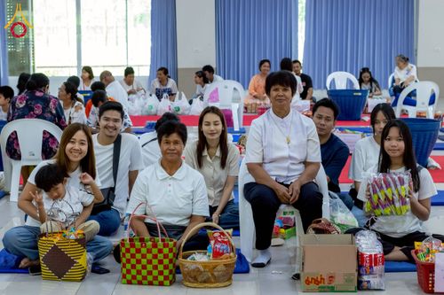 ภาพ No.218028:วันอาทิตย์ที่ 13 เมษายน พ.ศ. 2568 พิธีตักบาตรฉลองสามเณรใหม่ 75 รูป เนื่องในวันสงกรานต์ (โครงการบรรพชาสามเณรฟื้นฟูพระพุทธศาสนาทั่วไทย ประจำปีพุทธศักราช 2568) ณ ศูนย์ปฏิบัติธรรมระยอง(บ้านช่องลม) ตำบลบางบุตร อำเภอบ้านค่าย จังหวัดระยอง