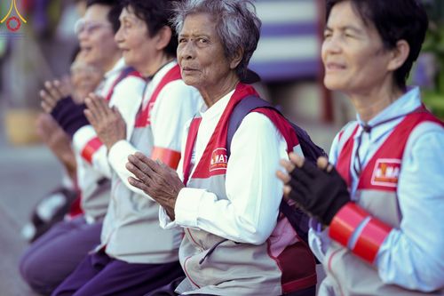 ภาพ No.198699:V.50 สารพัดV สารพัดดี ที่ธรรมยาตรา ในโครงการธรรมยาตรา กตัญญูบูชา มหาปูชนียาจารย์ พระมงคลเทพมุนี(สด จนฺทสโร) พระผู้ปราบมาร อนุสรณ์สถาน 7 แห่ง ปีที่ 13 ระหว่างวันที่ 2-31 มกราคม พ.ศ. 2568