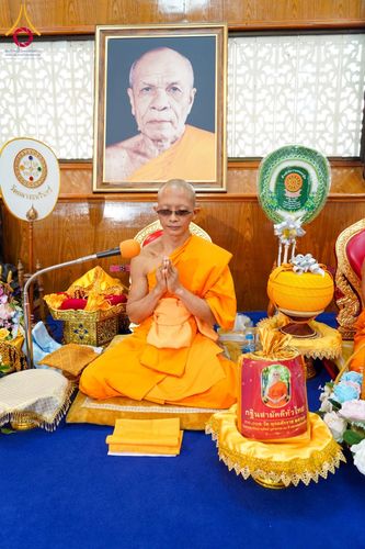 ภาพ No.183660:พิธีทอดกฐิน ณ วัดกลางธนรินทร์ จ.สิงห์บุรี ในโครงการทอดกฐินสามัคคีทั่วไทย 30,000 วัด บูชาธรรม 80 ปี หลวงพ่อธัมมชโย โดยคณะศิษยานุศิษย์วัดพระธรรมกาย วันที่ 9 พฤศจิกายน  พ.ศ. 2567