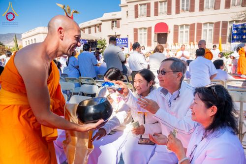 ภาพ No.179820:พิธีทอดกฐินบรมจักรพรรดิ สร้างอุโบสถ 80 ปี บูชาธรรมหลวงพ่อธัมมชโย ณ วัดพระธรรมกายแคลิฟอร์เนีย ประเทศสหรัฐอเมริกา วันอาทิตย์ที่ 10 พฤศจิกายน พ.ศ. 2567