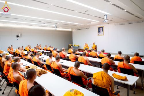 ภาพ No.222418:วันที่ 21 เมษายน พ.ศ. 2568 หลวงพ่อทัตตชีโวต้อนรับคณะสงฆ์ สปป.ลาว ณ อาคาร 100 ปี คุณยายมหารัตนอุบาสิกาจันทร์ ขนนกยูง วัดพระธรรมกาย