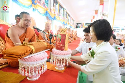 ภาพ No.170040:พิธีทอดกฐิน ณ วัดดาวเรือง จ.สระบุรี ในโครงการกฐินสามัคคีทั่วไทย 30,000 วัด บูชาธรรม 80 ปี หลวงพ่อธัมมชโย โดยคณะศิษยานุศิษย์วัดพระธรรมกาย วันที่ 26 ตุลาคม พ.ศ. 2567