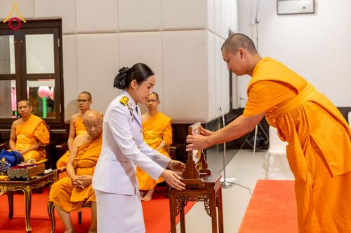 ภาพ No.231222:วันพฤหัสบดีที่ 3 กรกฏาคม พ.ศ. 2568 พิธีมุทิตาสักการะพระภิกษุนาคหลวง พระมหาพนาวัฒน์ ธมฺมนฺตคามี (จันทร์เผือก) เปรียญธรรม ๙ ประโยค ณ วัดพระธรรมกาย ปทุมธานี