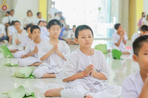 ภาพ No.216164:วันเสาร์ที่ 5 เมษายน พ.ศ. 2568 พิธีตัดปอยผม พิธีขอขมาผู้ปกครอง พิธีขอขมามอบผ้าไตร พิธีบรรพชา พิธีถวายบาตรสามเณร ณ ศูนย์ปฏิบัติธรรมและศูนย์อบรมเยาวชนเพชรบุรี ต.ท่าแลง อ.ท่ายาง จ.เพชรบุรี