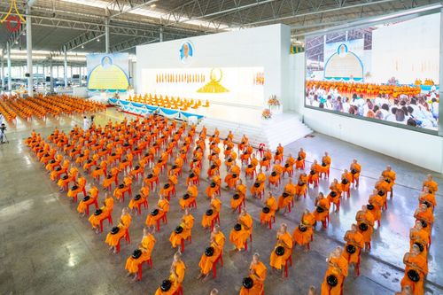 ภาพ No.136541:พิธีตักบาตร พิธีบูชาข้าวพระ ในวันอาทิตย์ต้นเดือนที่ 5 พฤษภาคม พ.ศ. 2567 ณ วัดพระธรรมกาย จ.ปทุมธานี