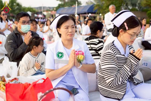 ภาพ No.276893:วันเสาร์ที่ 6 ธันวาคม พ.ศ. 2568 พิธีตักบาตรพระ 1,000 รูป อุทิศถวายพระราชกุศลสมเด็จพระนางเจ้าสิริกิติ์ พระบรมราชินีนาถ พระบรมราชชนนี พันปีหลวง และ ทำบุญเมืองลำปาง ครบรอบ 1,345 ปี ณ ลานพระบรมราชานุสาวรีย์สมเด็จพระนเรศวรมหาราชนครลำปาง อ.เกาะคา จ.ลำปาง