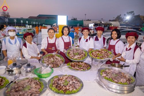 ภาพ No.109864:ถวายภัตตาหารเป็นสังฆทาน แด่คณะพระธรรมยาตราฯ ปีที่ 12 วันที่ 11 มกราคม พ.ศ. 2567 ณ อนุสรณ์สถานคลองบางนางแท่น  อ.สามพราน จ.นครปฐม