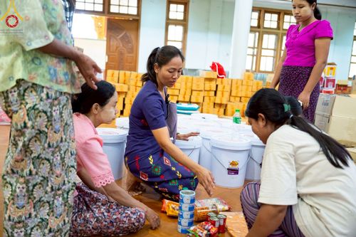 ภาพ No.220015:วันจันทร์ที่ 14 เมษายน พ.ศ. 2568 พระครูสิทธิรัตนวิเทศ ผู้ช่วยเจ้าอาวาสวัดพระธรรมกาย พร้อมด้วยผู้แทนมูลนิธิธรรมกาย และศิษยานุศิษย์หลวงพ่อธัมมชโย ออกเดินทางไปยังพื้นที่เมืองมัณฑะเลย์ สาธารณรัฐแห่งสหภาพเมียนมา โดยได้รับความเมตตาประสานงานเจ้าหน้าที่ภาครัฐจาก