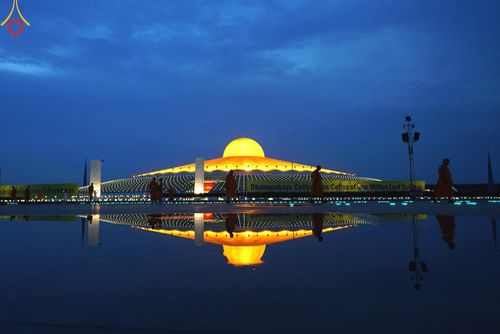 ภาพ No.154789:พิธีจุดประทีป, พิธีฉลองชัยสวดมนต์บทธัมมจักกัปปวัตนสูตร ณ มหารัตนวิหารคด วัดพระธรรมกาย วันอังคารที่ 17 กันยายน พ.ศ. 2567