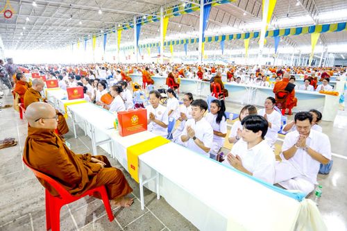 ภาพ No.236324:วันที่ 3 สิงหาคม พ.ศ. 2568 พิธีถวายมหาสังฆทานคณะสงฆ์ 2,000 กว่าวัดทั่วประเทศ ปีที่ 25 , พิธีถวายไทยธรรมคณะสงฆ์ 323 วัด 4 จังหวัดชายแดนภาคใต้ ณ วัดพระธรรมกาย