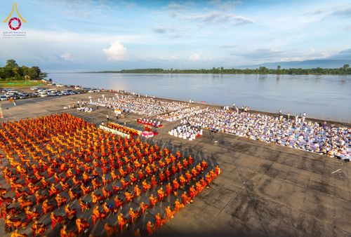 ภาพ No.250519:วันพุธที่ 8 ตุลาคม พ.ศ. 2568 พิธีตักบาตรเทโวโรหณะ ณ ลานธรรมปทุมรัตน์ธรรมเจดีย์ พุทธอุทยานนานาชาติ อ.โพนพิสัย จ.หนองคาย