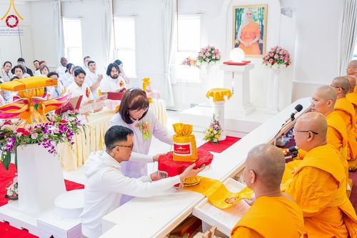 ภาพ No.100749:พิธีทอดกฐินบรมจักรพรรดิสร้างทุกสิ่ง  ณ วัดพระธรรมกายนิวเจอร์ซี ประเทศสหรัฐอเมริกา วันอาทิตย์ ที่ 19 พฤศจิกายน พ.ศ 2566