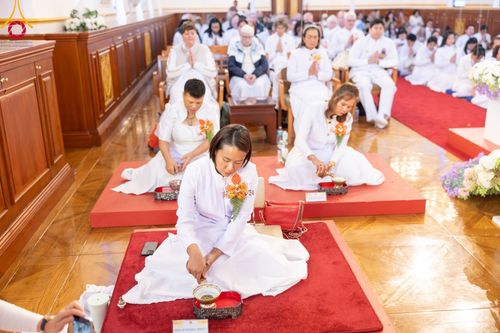 ภาพ No.96404:พิธีทอดกฐินราชันปฐพี ราชินีที่ดิน เพื่อซื้อที่ดินหลังโบสถ์ ฉลองครบรอบ 10 ปีสถาปนาโบสถ์วัดพุทธ วันอาทิตย์ที่ 19 พฤศจิกายน พ.ศ. 2566 ณ วัดพระธรรมกายนิวคาสเซิล ประเทศอังกฤษ