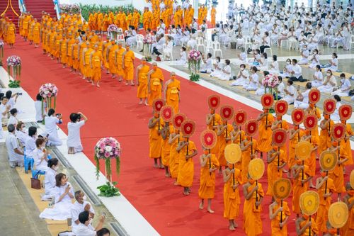 ภาพ No.88116:พิธีมุทิตาสักการะ เปรียญธรรม 9,6,3 และบาลีศึกษา 6,3  พิธีมอบดวงแก้วสามเณรทรงบาลีไวยากรณ์ วันอาทิตย์ 17 กันยายน พ.ศ. 2566 ณ สภาธรรมกายสากล วัดพระธรรมกาย