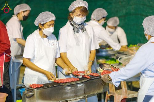 ภาพ No.119901:พิธีถวายภัตตาหารเป็นสังฆทาน แด่คณะพระธรรมยาตรา ปีที่ 12 วันที่ 28 มกราคม พ.ศ. 2567 ณ อนุสรณ์สถานบางปลา จ.นครปฐม