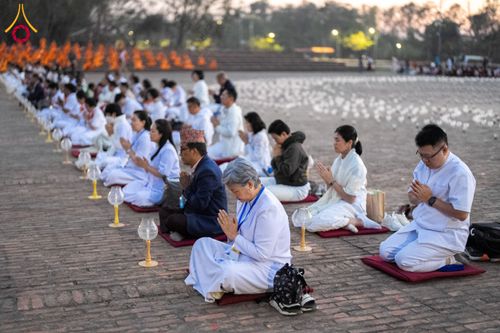 ภาพ No.130599:พิธีจุดโคมประทีปถวายเป็นพุทธบูชา ในโครงการบรรพชา 1,250 รูป ณ มหาวิหารมายาเทวี แดนประสูติ สวนลุมพินี ประเทศเนปาล วันที่ 9 มีนาคม พ.ศ. 2567