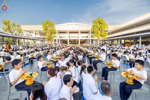 ภาพ No.132877:พิธีตัดปอยผม โครงการหน่อแก้วเปรียญธรรม รุ่นที่ 12 ณ ค่ายจองแชมป์ หมู่กฏิสามเณรเปรียญธรรม วัดพระธรรมกาย วันอาทิตย์ที่ 31 มีนาคม พ.ศ. 2567