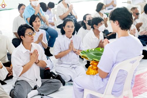 ภาพ No.248577:วันที่ 28 กันยายน พ.ศ. 2568 พิธีตัดปอยผม และปลงผม โครงการอุปสมบทบูชาธรรม 141 ปี พระมงคลเทพมุนี ณ วิหารคด วัดพระธรรมกาย