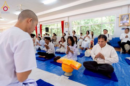 ภาพ No.275839:วันพุธที่ 3 ธันวาคม พ.ศ. 2568 พิธีบรรพชาอุปสมบท โครงการอุปสมบทบูชาธรรมมหาปูชนียาจารย์ ศูนย์อบรม : ศูนย์ส่งเสริมศีลธรรม จ.พะเยา ณ โบราณสถานพระธาตุจอมทอง และ โบสถ์กลางน้ำ วัดพระธาตุศรีโคมคำ อำเภอเมือง จังหวัดพะเยา