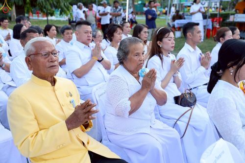 ภาพ No.235130:วันอาทิตย์ที่ 27 กรกฎาคม พ.ศ. 2568 พิธีตักบาตรพระ1,000 รูป ทำบุญเมืองพัทลุง ประธานสงฆ์ พระปริยัติวชิโรดม  เจ้าคณะจังหวัดพัทลุง ประธานฆราวาส นายรัฐศาสตร์ ชิดชู  ผู้ว่าราชการจังหวัดพัทลุง