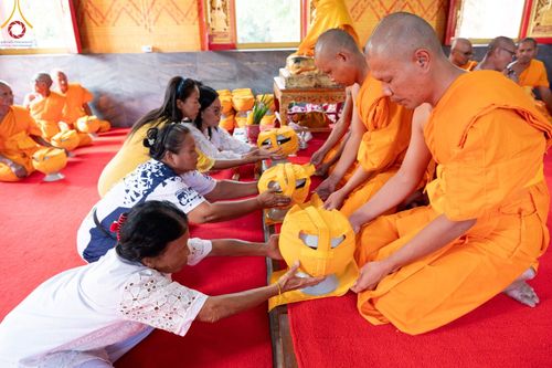 ภาพ No.101114:พิธีอุปสมบทหมู่ ในโครงการอุปสมบทบูชาธรรม มหาปูชนียาจารย์ พ.ศ. 2566 ณ วัดท่าเกวียน อำเภอพนมสารคาม จังหวัดฉะเชิงเทรา วันที่ 5 ธันวาคม พ.ศ. 2566