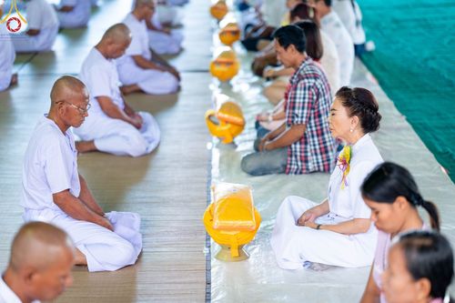 ภาพ No.101314:พิธีบรรพชาธรรมทายาท ในโครงการอุปสมบทบูชาธรรม มหาปูชนียาจารย์ พ.ศ. 2566 ณ วัดท่าสุวรรณ จ.ราชบุรี วันที่ 6 ธันวาคม พ.ศ. 2566