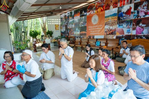 ภาพ No.140312:Photo Story มหัศจรรย์วัดดงดินแดง  EP.8  ภาพการเตรียมงาน การปฎิบัติงาน ของเหล่าผู้ทุ่มเทและเสียสละ เพื่อความสำเร็จของความมหัศจรรย์ ณ วัดดงดินแดง ต.ม่อนจอง อ.อมก๋อย จ.เชียงใหม่ วันที่ 1-7 เมษายน พ.ศ. 2567