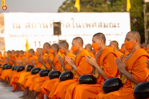 ภาพ No.112678:พิธีตักบาตรพระธรรมยาตราฯ ณ วัดสองพี่น้อง จ.สุพรรณบุรี วันที่ 15 มกราคม พ.ศ. 2567