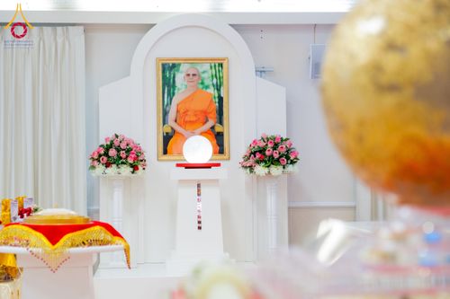 ภาพ No.62355:คณะศิษยานุศิษย์รวมใจสถาปนาและสมโภช ธรรมจักร เพื่ออัญเชิญประดิษฐาน ณ ยอดอุโบสถ 80 ปี หลวงพ่อธัมมชโย วัดพระธรรมกายนิวเจอร์ซี ประเทศสหรัฐอเมริกา  วันอาทิตย์ที่ 7 เมษายน พ.ศ. 2567