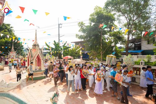 ภาพ No.171684:พิธีทอดกฐิน ณ วัดมหาโพธิ์ จ.ลพบุรี ในโครงการกฐินสามัคคีทั่วไทย 30,000 วัด บูชาธรรม 80 ปี หลวงพ่อธัมมชโย โดยคณะศิษยานุศิษย์วัดพระธรรมกาย วันที่ 27 ตุลาคม พ.ศ. 2567