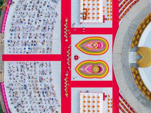 ภาพ No.200584:พิธีจุดประทีปถวายเป็นพุทธบูชา และบูชาธรรมมหาปูชนียาจารย์ ณ อนุสรณ์สถานบางปลา วัดบางปลา อำเภอบางเลน จังหวัดนครปฐม ในโครงการธรรมยาตรา กตัญญูบูชา มหาปูชนียาจารย์ พระมงคลเทพมุนี(สด จนฺทสโร) พระผู้ปราบมาร อนุสรณ์สถาน 7 แห่ง ปีที่ 13 วันที่ 23 มกราคม พ.ศ. 2568