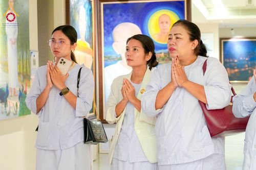 ภาพ No.327709:วันที่ 1-6 พฤษภาคม พ.ศ.2569 ต้อนรับชาวต่างชาติ พระภิกษุ คณะชาวเมียนมาร์  อุบาสิกาชาวอินเดีย เยี่ยมชมวัดพระธรรมกายและสักการะพระมหาธรรมกายเจดีย์