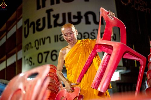 ภาพ No.237316:วันที่ 9-10 สิงหาคม พ.ศ. 2568 การเตรียมงาน เก็บงาน ของเจ้าหน้าที่ทุกสถานะ ในงานมหาสังฆทาน ตักบาตรพระ 10,000 รูป ใจกลางเมืองหาดใหญ่ จ.สงขลา