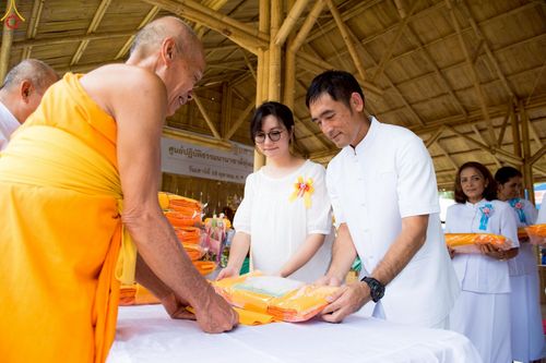 ภาพ No.263168:วันที่ 18 ตุลาคม พ.ศ. 2568 พิธีทอดกฐินสามัคคีเพื่อซื้อที่ดิน  สร้างอาคารครัวและโรงอาหาร  ห้องน้ำพร้อมโรงซักตากชาย-หญิง  และพิธีทอดกฐินสามัคคีทั่วไทย 30,000 วัด  ศูนย์ปฏิบัติธรรมนานาชาติทุ่งแสงธรรม  (Moonastery Meditation Center) ต.แสงอรุณ อ.ทับสะแก จ.ประ