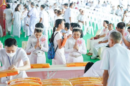 ภาพ No.91576:พิธีทอดผ้าป่า สร้างลานเอนกประสงค์พญานาค 4 ตระกูล จุดประทีปโคมลาน ถวายเป็นพุทธบูชา  สร้างความสว่างไสวให้กับแผ่นดินด้วยแสงธรรม วันอาทิตย์ที่ 29 ตุลาคม พ.ศ. 2566 ณ พุทธอุทยานนานาชาติ จังหวัดหนองคาย