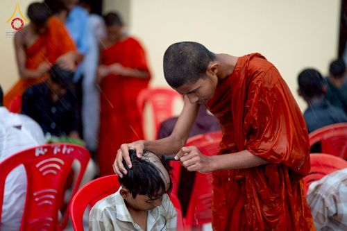 ภาพ No.231020:วันที่ 1 กรกฎาคม พ.ศ. 2568 โครงการบรรพชาสามเณร 300 รูป ถวายเป็นพุทธบูชา  วันอาสาฬหบูชา ณ จุดกำเนิดพระรัตนตรัย  ต้นแหล่งธัมมจักกัปปวัตตนสูตร เมืองพาราณสี  สารนาถ ประเทศอินเดีย